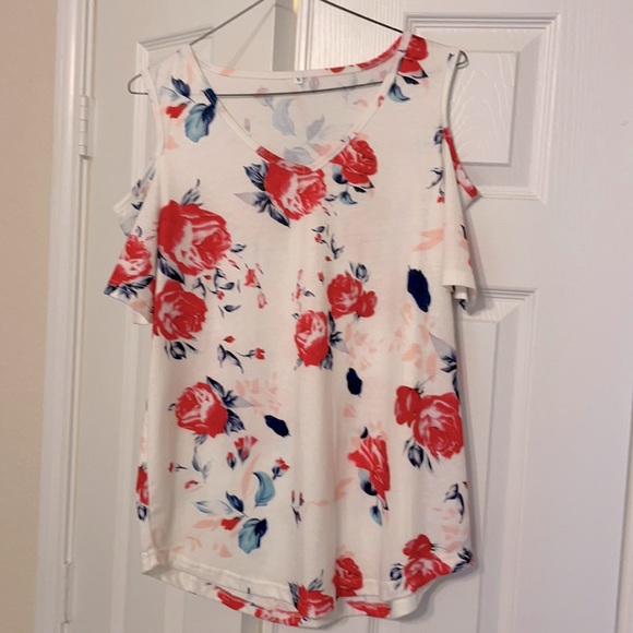 Like new floral cold shoulder top, size medium - Picture 2 of 6